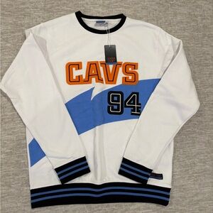 NWT Cleveland Cavs crew neck sweatshirt. Size L.